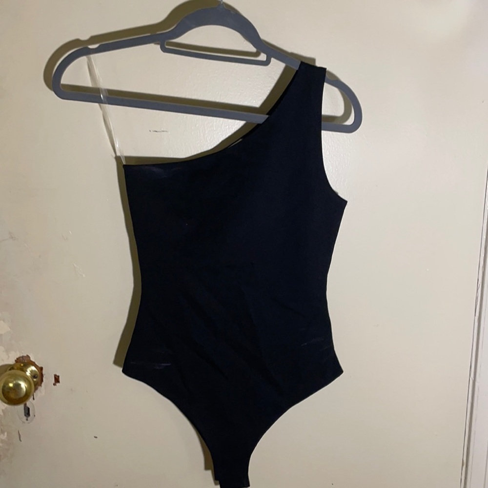 Vestique one shoulder bodysuit